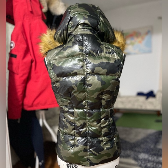 Like New Women’s X-Small Aqua Down Vest With Faux-fur Trim Hood In Camouflage - Picture 6 of 12
